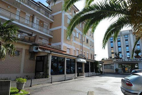 Hotel L'Aquila Pomezia Kültér fotó